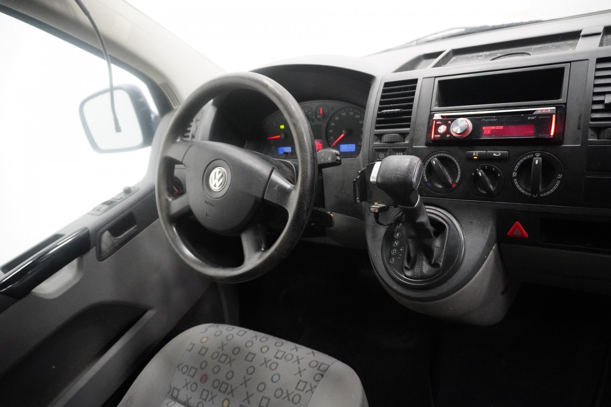 Volkswagen Transporter 2.5 TDI 130PK L2 Automaat - Airco - Cruise - Trekhaak - €4.900,- Ex. BTW Volkswagen Transporter 2.5 TDI 130PK L2 Automaat - Airco - Cruise - Trekhaak - €4.900,- Ex. BTW