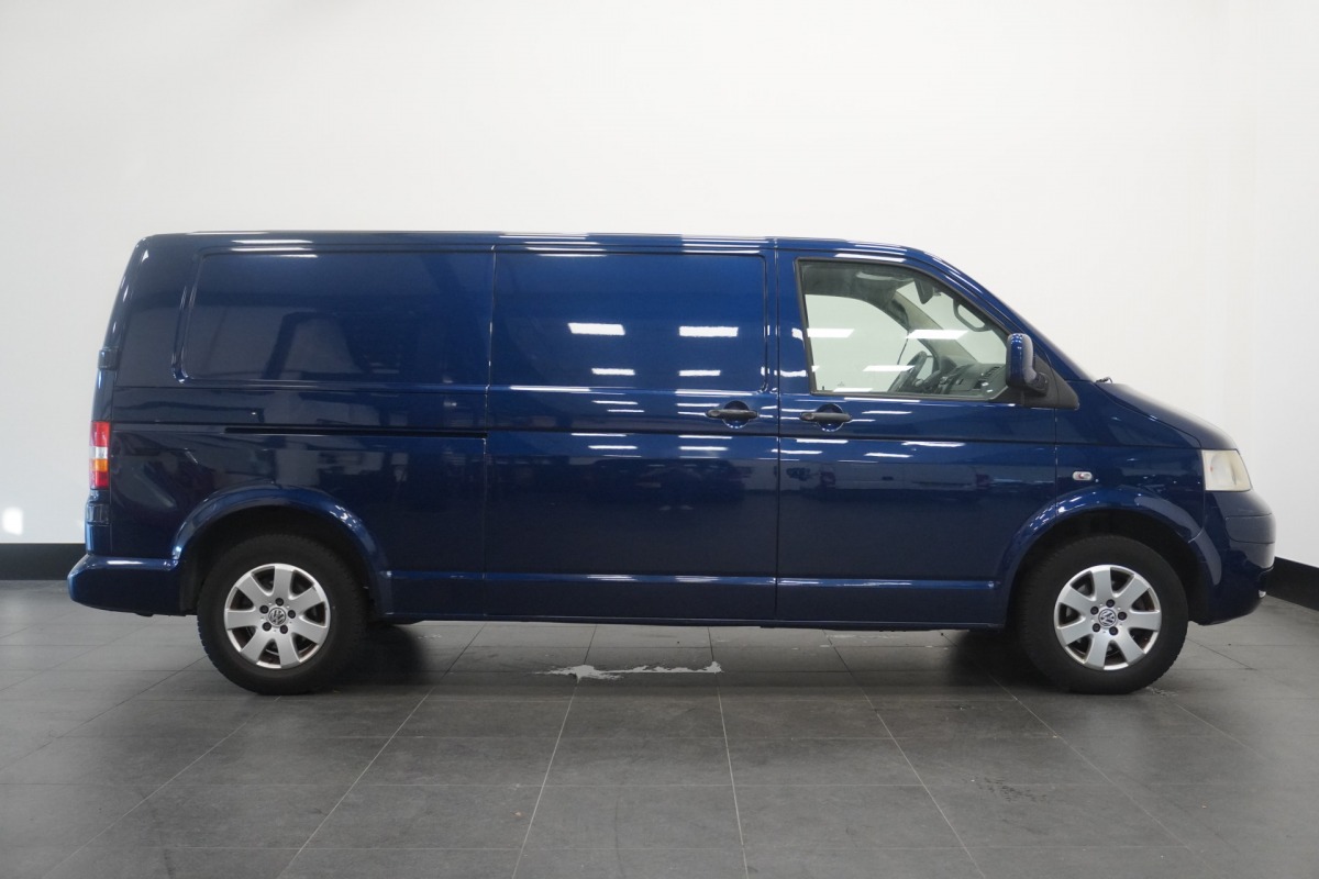 Volkswagen Transporter 2.5 TDI 130PK L2 Automaat - Airco - Cruise - Trekhaak - €4.900,- Ex. BTW Volkswagen Transporter 2.5 TDI 130PK L2 Automaat - Airco - Cruise - Trekhaak - €4.900,- Ex. BTW