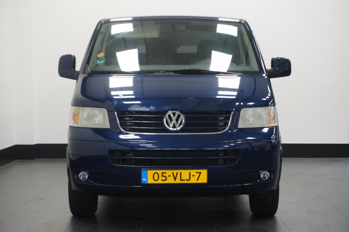 Volkswagen Transporter 2.5 TDI 130PK L2 Automaat - Airco - Cruise - Trekhaak - €4.900,- Ex. BTW Volkswagen Transporter 2.5 TDI 130PK L2 Automaat - Airco - Cruise - Trekhaak - €4.900,- Ex. BTW