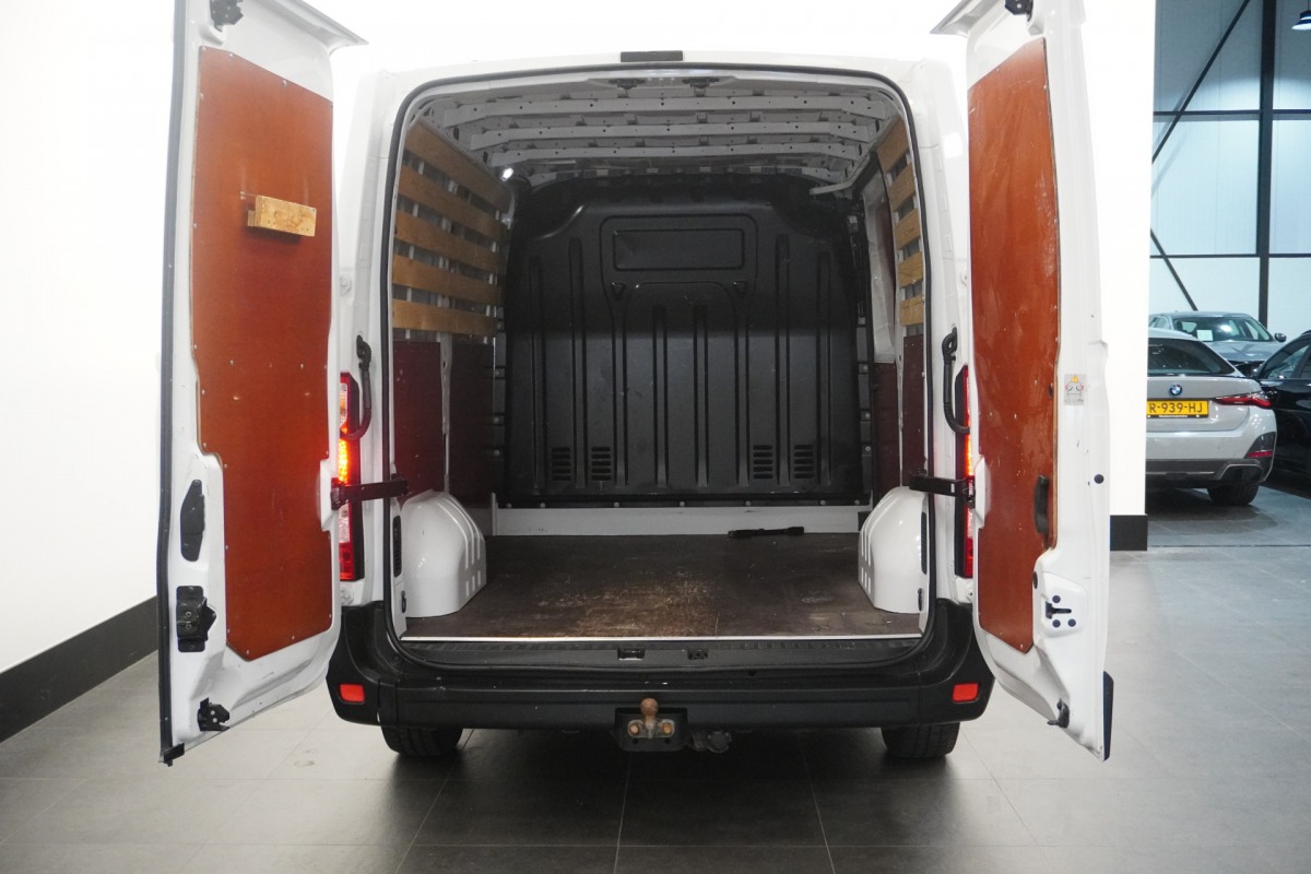 Renault Master 2.3 dCi 136PK EURO 6 - Airco - Cruise - Trekhaak - € 13.900,- Excl. Renault Master 2.3 dCi 136PK EURO 6 - Airco - Cruise - Trekhaak - € 13.900,- Excl.