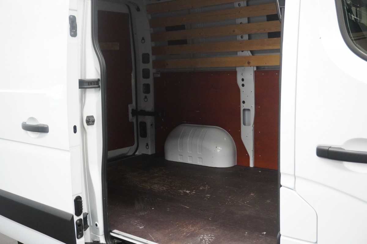 Renault Master 2.3 dCi 136PK EURO 6 - Airco - Cruise - Trekhaak - € 13.900,- Excl. Renault Master 2.3 dCi 136PK EURO 6 - Airco - Cruise - Trekhaak - € 13.900,- Excl.