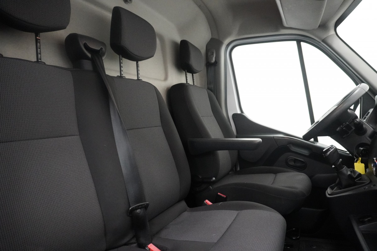 Renault Master 2.3 dCi 136PK EURO 6 - Airco - Cruise - Trekhaak - € 13.900,- Excl. Renault Master 2.3 dCi 136PK EURO 6 - Airco - Cruise - Trekhaak - € 13.900,- Excl.