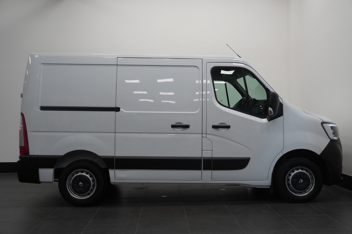Renault Master 2.3 dCi 136PK EURO 6 - Airco - Cruise - Trekhaak - € 13.900,- Excl. Renault Master 2.3 dCi 136PK EURO 6 - Airco - Cruise - Trekhaak - € 13.900,- Excl.