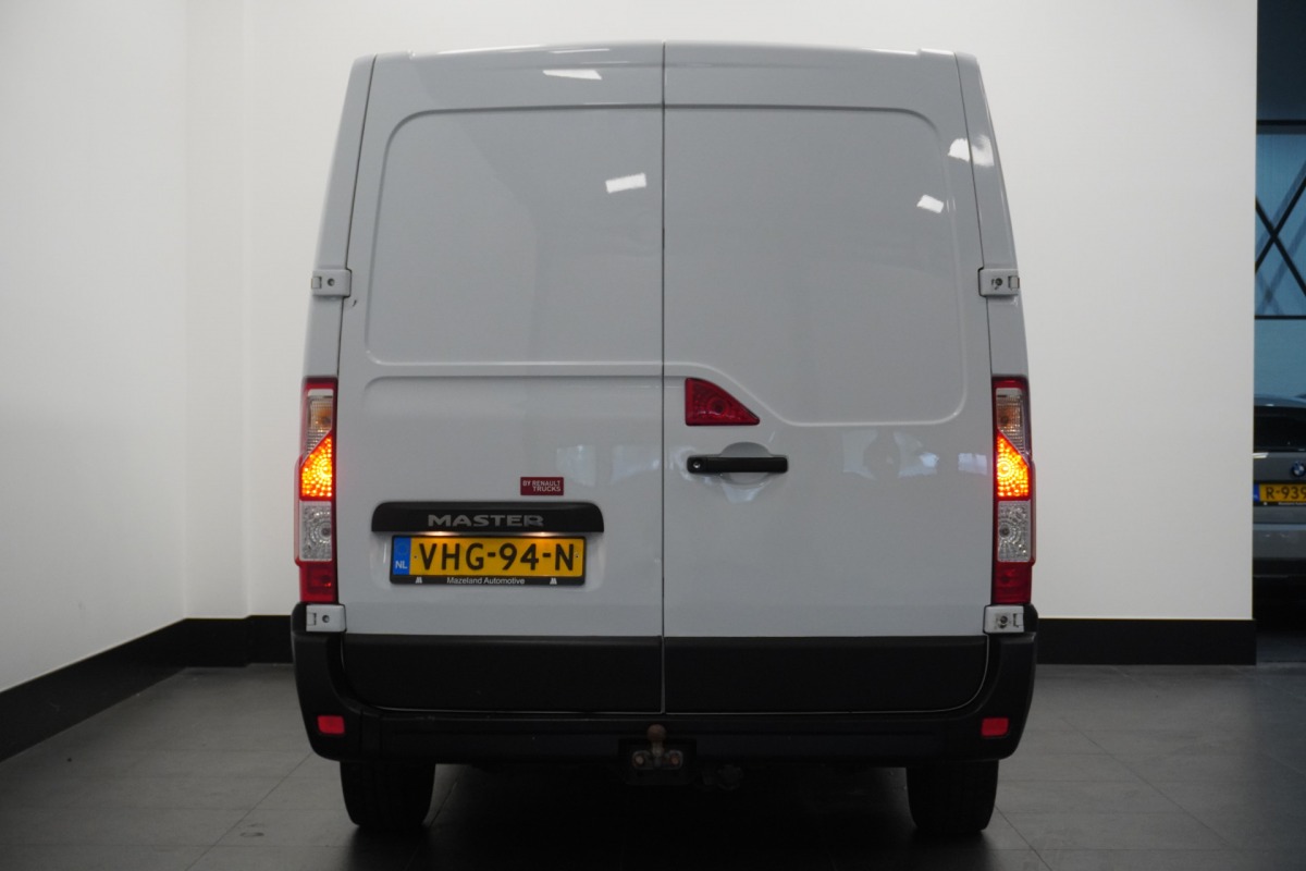 Renault Master 2.3 dCi 136PK EURO 6 - Airco - Cruise - Trekhaak - € 13.900,- Excl. Renault Master 2.3 dCi 136PK EURO 6 - Airco - Cruise - Trekhaak - € 13.900,- Excl.