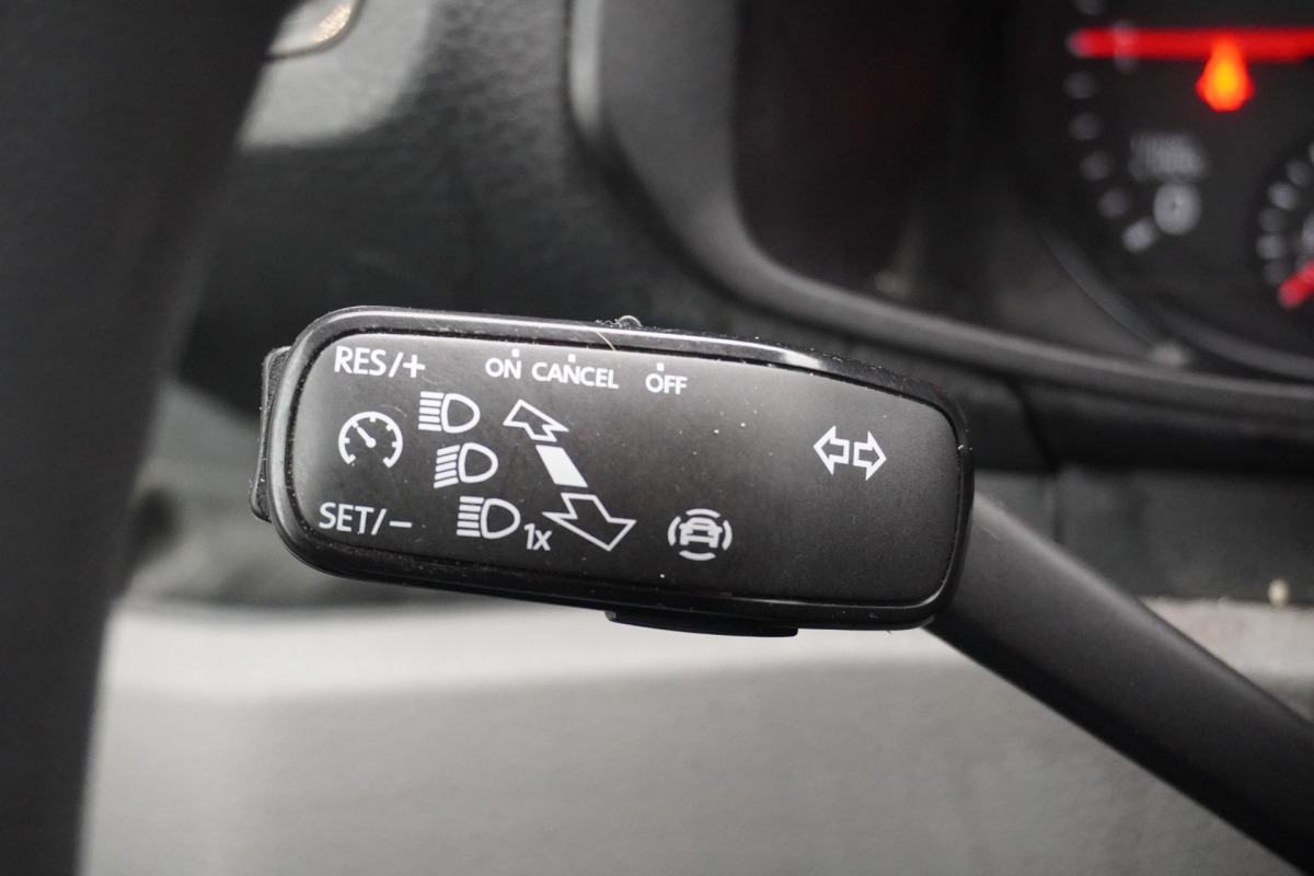 Volkswagen Crafter 2.0 TDI L3H3 140PK EURO 6 - Airco - Navi - Cruise - €18.950,- Excl. Volkswagen Crafter 2.0 TDI L3H3 140PK EURO 6 - Airco - Navi - Cruise - €18.950,- Excl.