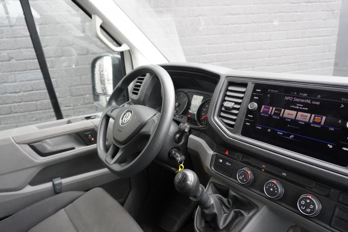 Volkswagen Crafter 2.0 TDI L3H3 140PK EURO 6 - Airco - Navi - Cruise - €18.950,- Excl. Volkswagen Crafter 2.0 TDI L3H3 140PK EURO 6 - Airco - Navi - Cruise - €18.950,- Excl.