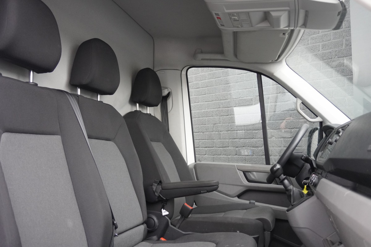 Volkswagen Crafter 2.0 TDI L3H3 140PK EURO 6 - Airco - Navi - Cruise - €18.950,- Excl. Volkswagen Crafter 2.0 TDI L3H3 140PK EURO 6 - Airco - Navi - Cruise - €18.950,- Excl.