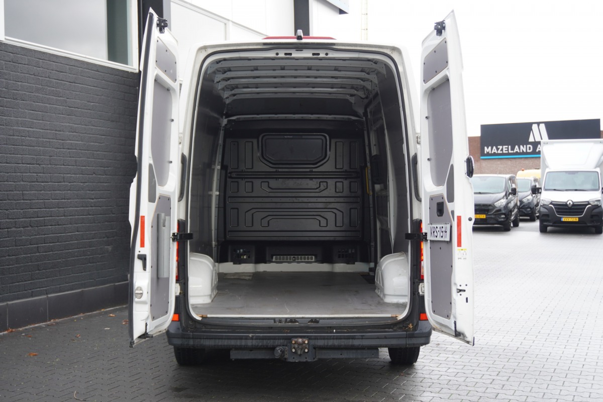 Volkswagen Crafter 2.0 TDI L3H3 140PK EURO 6 - Airco - Navi - Cruise - €18.950,- Excl. Volkswagen Crafter 2.0 TDI L3H3 140PK EURO 6 - Airco - Navi - Cruise - €18.950,- Excl.