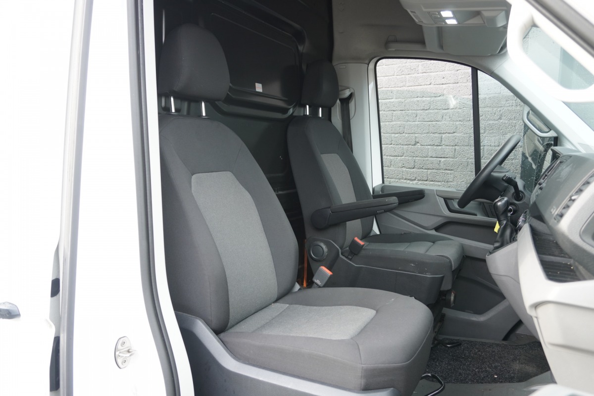 Volkswagen Crafter 2.0 TDI L3H3 140PK Automaat EURO 6 - Airco - Cruise - PDC - €18.950,- Volkswagen Crafter 2.0 TDI L3H3 140PK Automaat EURO 6 - Airco - Cruise - PDC - €18.950,-