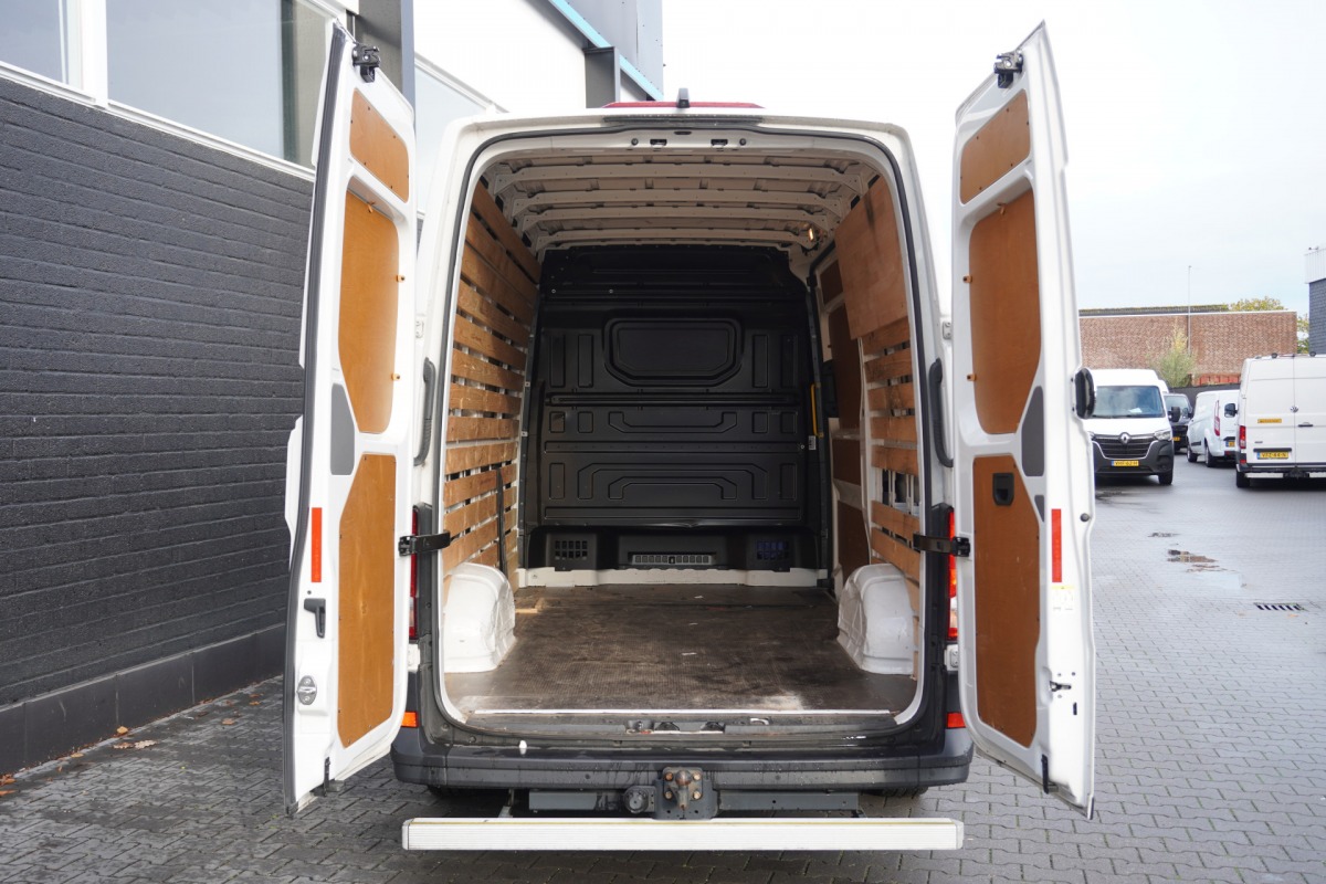 Volkswagen Crafter 2.0 TDI L3H3 140PK Automaat EURO 6 - Airco - Cruise - PDC - €18.950,- Volkswagen Crafter 2.0 TDI L3H3 140PK Automaat EURO 6 - Airco - Cruise - PDC - €18.950,-