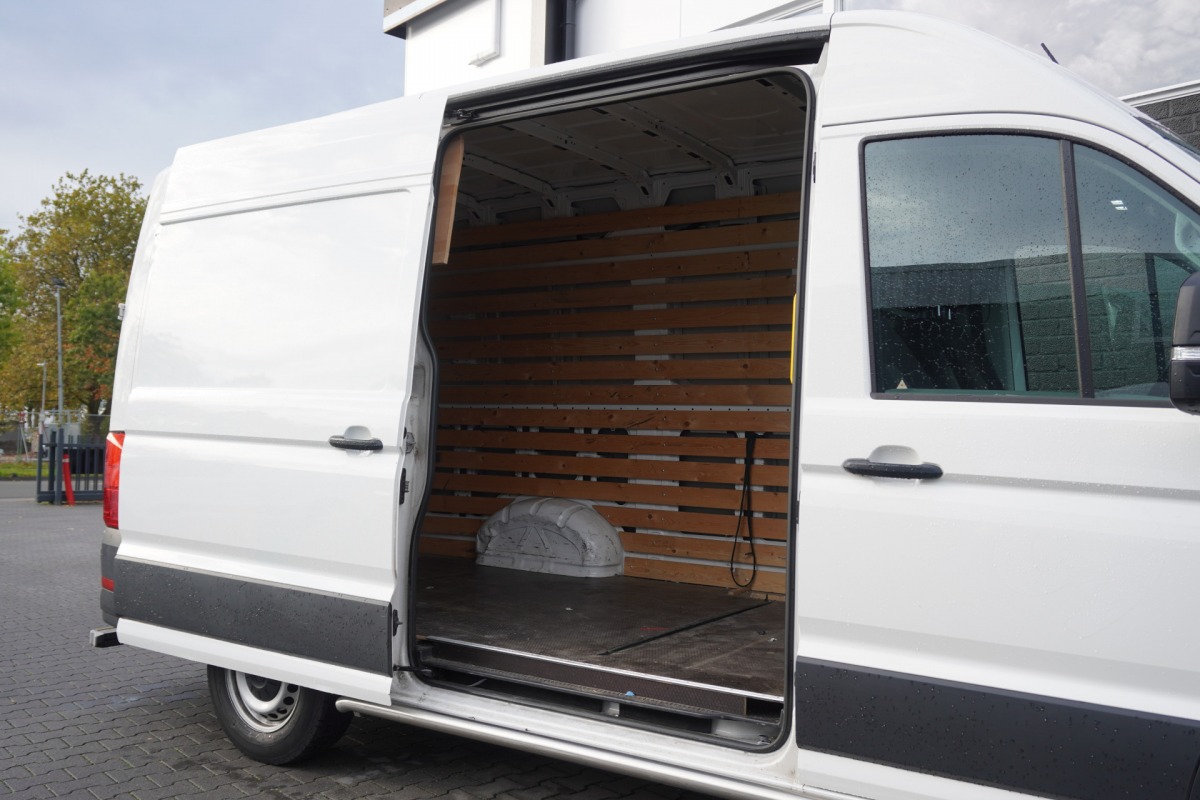 Volkswagen Crafter 2.0 TDI L3H3 140PK Automaat EURO 6 - Airco - Cruise - PDC - €18.950,- Volkswagen Crafter 2.0 TDI L3H3 140PK Automaat EURO 6 - Airco - Cruise - PDC - €18.950,-